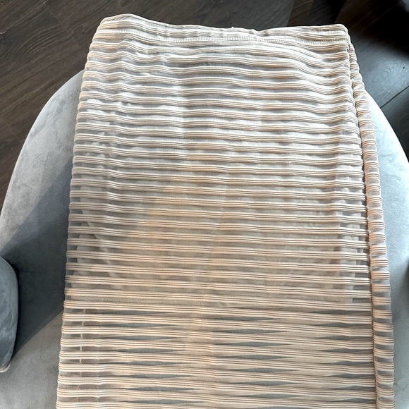 Textured Mesh Nude Skirt - M - Picture 3 of 5